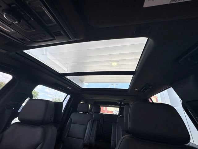 2021 Chevrolet Suburban LT — photo 33