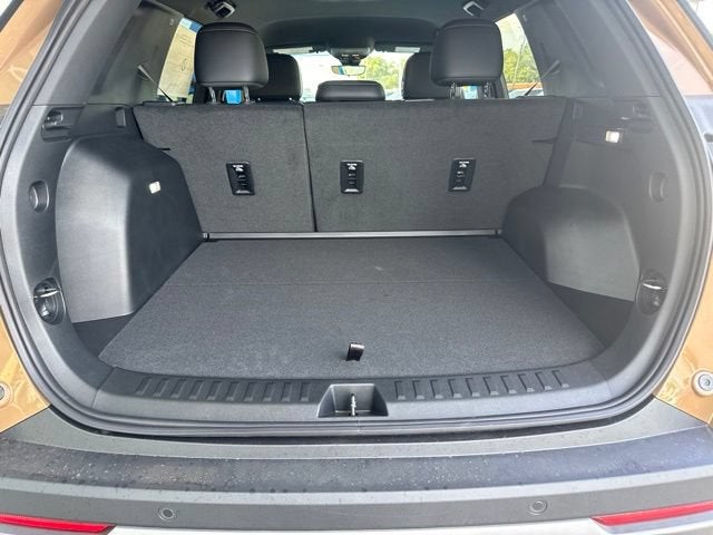 2027 Chevrolet Equinox LT — photo 24