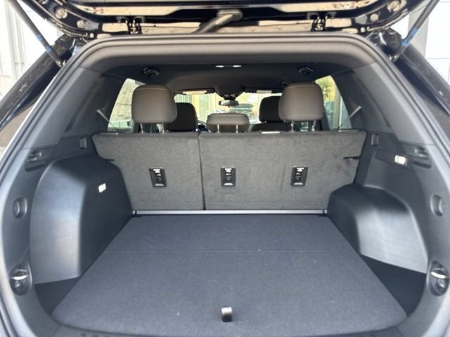 2027 Chevrolet Equinox LT — photo 26